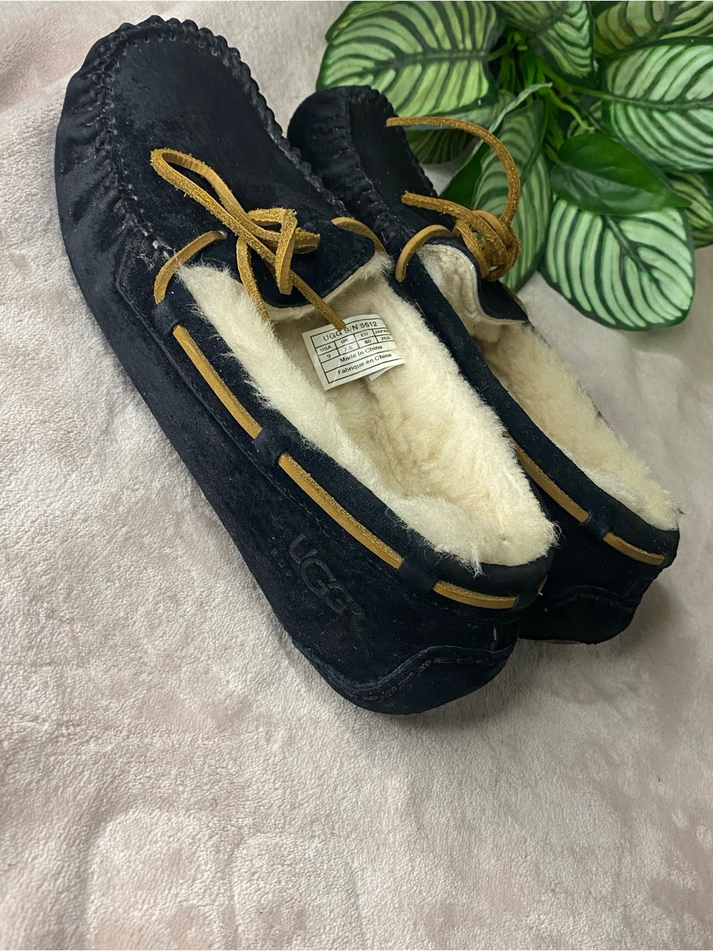 Ugg moccasin slippers Suede shoes size 9